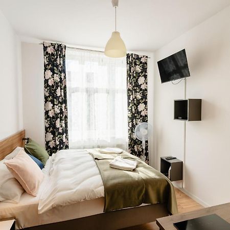 Elegant Very Berry Studios In Poznan Center By Noclegi Renters Luaran gambar