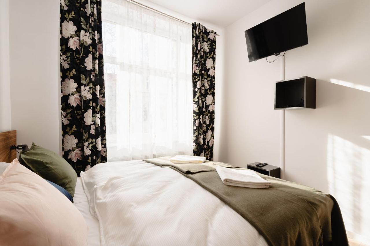 Elegant Very Berry Studios In Poznan Center By Noclegi Renters Luaran gambar